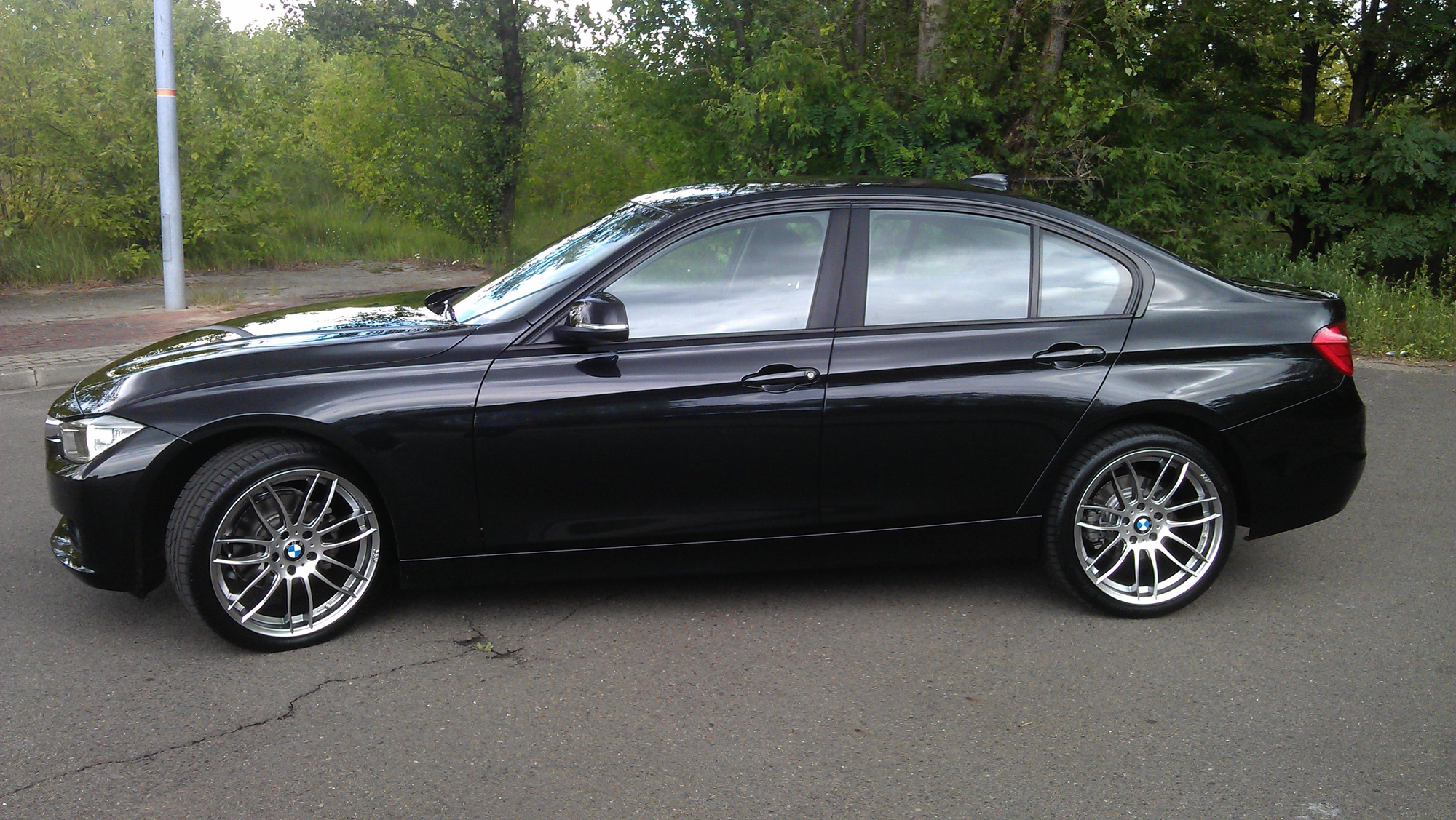 F30 mit AEZ 19" SYDNEY 225/255