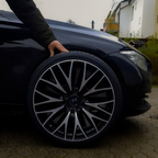 Und natürlich hat er auch noch neue Original BMW Sommerkompletträder Kreuzspeicher Styling 404, mit HanKook  Ventus S1 Evo 3 Bereifung. Bekommen